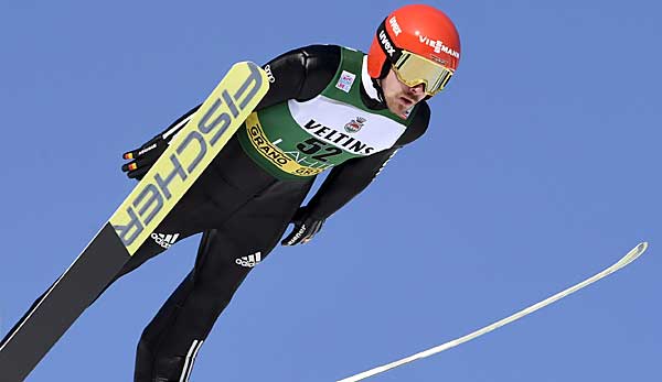 Fabian Rießle sprang beim Weltcup in Schonach auf Platz drei.