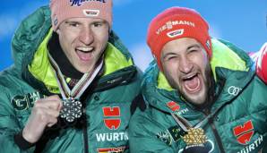 Karl Geiger (l.) und Markus Eisenbichler feiern ihren Doppelsieg in Innsbruck.