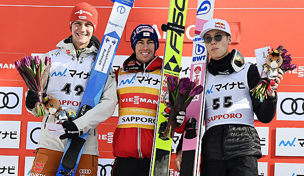 Stephan Leyhe (l.) hat sich in Sapporo den zweiten Platz gesichert.