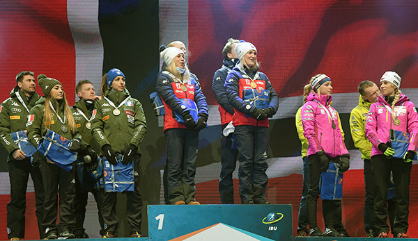 Die erste Goldmedaille bei der Biathlon-Weltmeisterschaft in Antholz sicherten sich die Norweger in der Mixed Staffel vor den Italienern und den Tschechen.