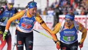 In der Mixed Staffel beim Biathlon treten zwei Frauen und zwei Herren gemeinsam an.