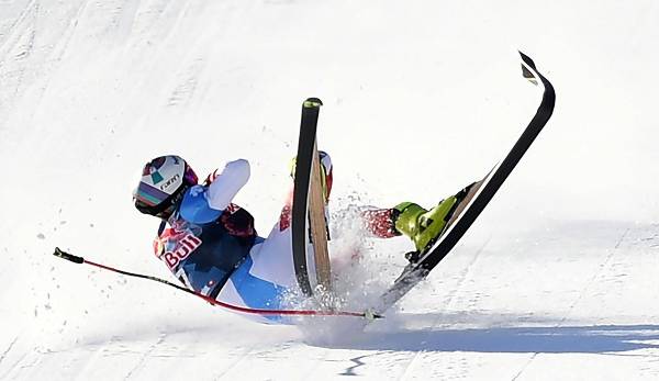 Der Schweizer Ski-Rennläufer Urs Kryenbühl hat sich bei seinem furchterregenden Sturz bei der Weltcup-Abfahrt in Kitzbühel schwere Verletzungen zugezogen.