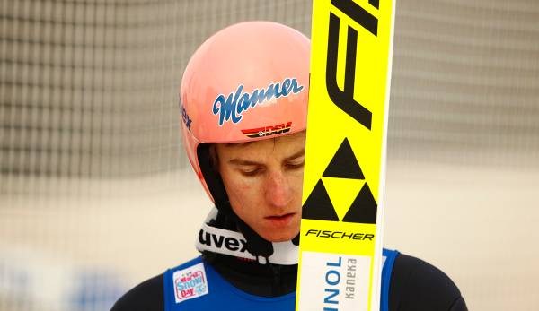 Skispringer Karl Geiger hat in der Qualifikation für das Finale der Vierschanzentournee den nächsten kleinen Rückschlag einstecken müssen.