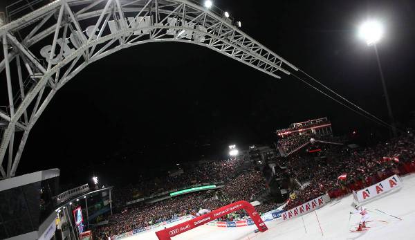 In Schladming wird traditionell der Slalom als Nightrace ausgetragen.