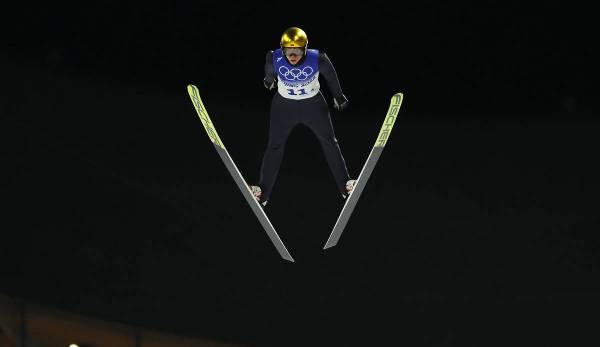 Karl Geiger gewann bei den Olympischen Winterspielen 2022 zwei Medaillen.