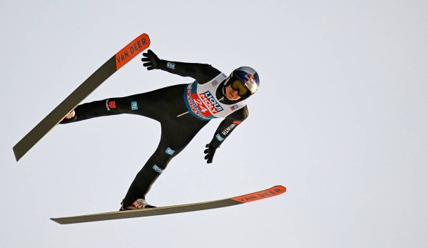 Andreas Wellinger springt seit September 2022 mit Skiern der Marke VAN DEER.