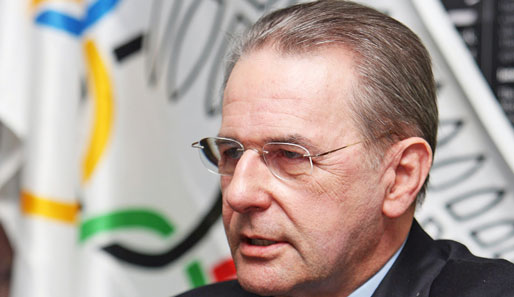 IOC-Präsident Jacques Rogge sieht die Fußball-WM 2010 als "Testlauf" für Olypmia 2020