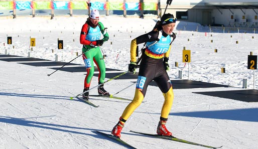 Franziska Preuß (r.) holte sich im Biathlon die erste deutsche Goldmedaille bei den Jugendspielen