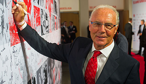 Franz Beckenbauer hält nach Kritik zum IOC-Präsidenten Thomas Bach
