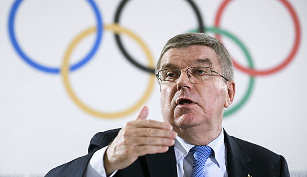 IOC-Präsident Thomas Bach habe "bei vielen Gelegenheiten" klargestellt, die Entscheidung über Sanktionen liege bei den beiden zur Aufklärung eingesetzten unabhängigen Kommissionen