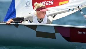 Svenja Weger aus Kiel hat zum Auftakt der olympischen Segelwettbewerbe für eine kleine Sensation gesorgt.