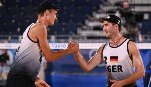 Die deutschen Beachvolleyballer Julius Thole und Clemens Wickler haben in Tokio einen wichtigen Schritt auf dem Weg Richtung Achtelfinale gemacht.