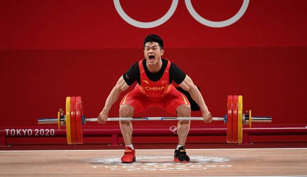 Der chinesische Gewichtheber Shi Zhiyong hat die olympische Goldmedaille in der Klasse bis 73 kg gewonnen und seinen Weltrekord um 1 Kilo verbessert. Shi setzte sich mit 364 kg im Zweikampf (166 kg Reißen+198 kg Stoßen) durch.