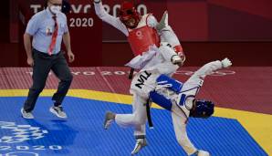 Mohamed Khalil Jendoubi (blau/Tunesien) Jang Jun (Südkorea) schenkten sich im Taekwondo-Halbfinale gar nichts.