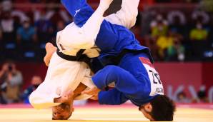 Judoka Tornike Tsjakadoea (Niederlande/weiß) kämpft gegen Yeldos Smetov (Kasachstan) um Bronze in der Gewichtsklasse bis 60 Kilogramm.