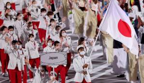 Den Abschluss machte wie gewohnt der Gastgeber. Japans Flagge trugen der Basketballer Rui Hachimura und die Wrestlerin Yui Susaki.