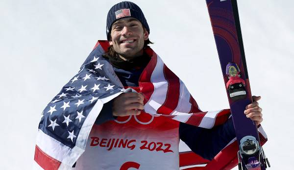 Ski-Freestyler Alexander Hall aus den USA hat sich bei den Winterspielen in Peking zum Olympiasieger im Slopestyle gekürt.