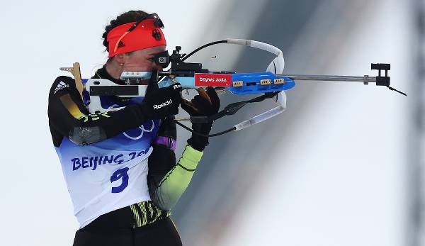 Denise Hermann möchte bei der Verfolgung im Biathlon heute eine Medaille gewinnen.