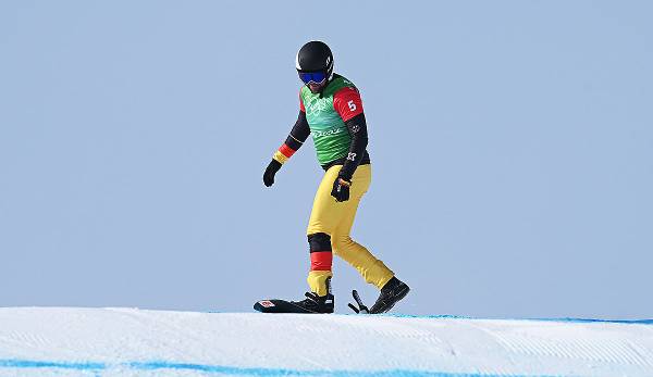 Martin Nörl ist im Viertelfinale der Snowboard-Crosser dramatisch gescheitert.