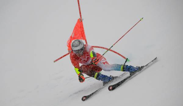 Der Schweizer Marco Odermatt führt nach dem ersten Durchgang im Riesenslalom.