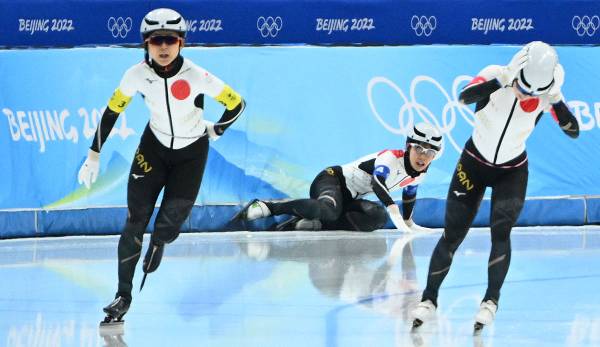 Drama des Tages: MIHO TAKAGI. Bis zur letzten Kurve des Team-Wettbewerbs im Eisschnelllauf sieht Japan wie der sichere Sieger aus. Dann aber bekommt Takagi Rückenlage und stürzt. Gold und Olympia-Rekord gehen an Norwegen.
