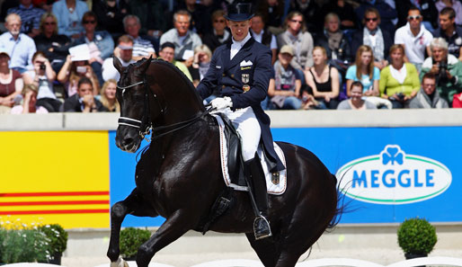 Ohne Reiter Matthias Rath darf auch Zehn-Millionen-Euro-Pferd Totilas nicht zu Olympia