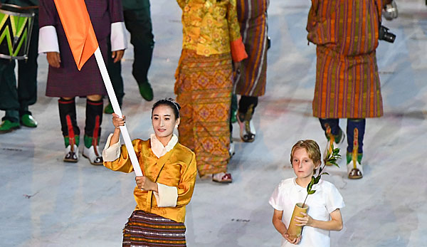 Karma Karma war auch Fahnenträgerin Bhutans