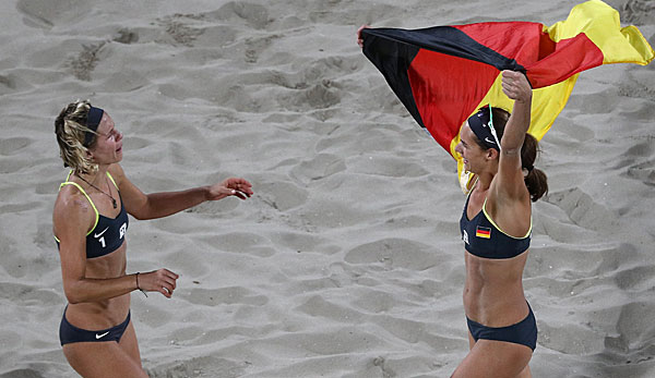Laura Ludwig und Kira Walkenhorst feiern ihren Triumph in Rio