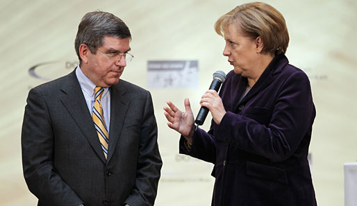 Thomas Bach und Angela Merkel hoffen auf ein ähnlich gutes Abschneiden wie 2006 in Turin