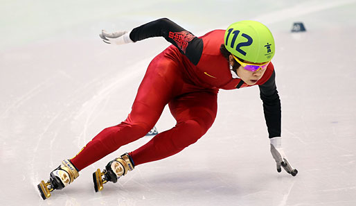 Wang Meng wird mit der Goldmedaille über die 500 Meter belohnt