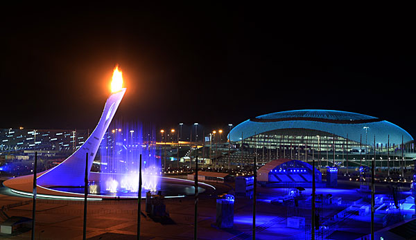 Das Olympische Feuer in Sotschi wurde unbeachtet der Vorfälle erfolgreich entzündet