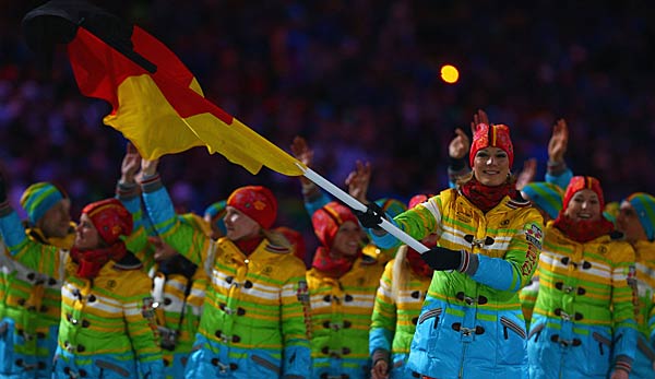 Maria Höfl-Riesch trug die deutsche Fahne bei der Eröffnungsfeier der Olympischen Winterspiele 2014 in Sochi.