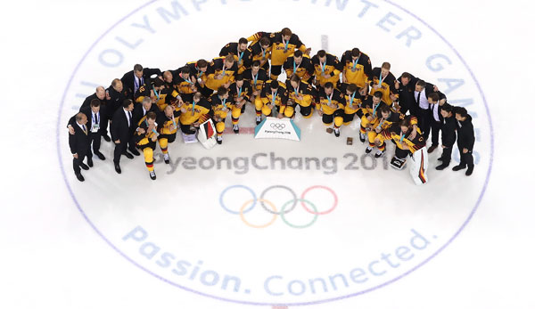 Die deutsche Eishockey-Mannschaft ist stolz auf Silber bei den Olympischen Winterspielen.