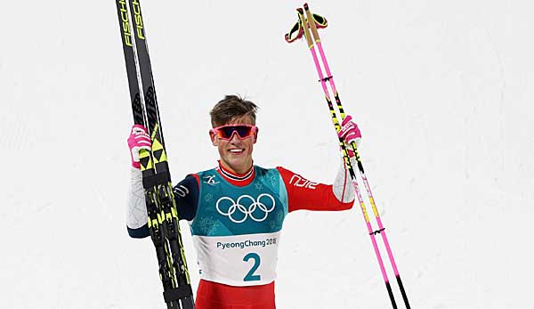 Der Norweger Johannes Hösflot Kläbo krallte sich im Sprint Gold.