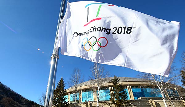 Das Zeichen der olympischen Spiele in Pyeongchang auf einer weißen Flagge