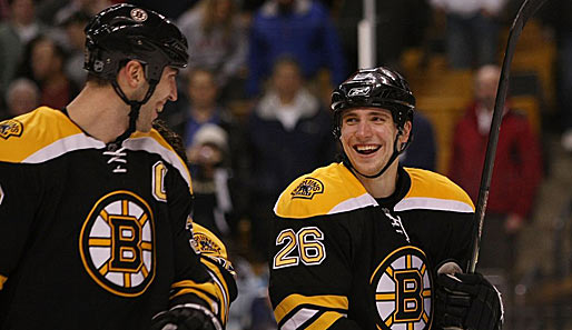 Blake Wheeler (rechts) und die Boston Bruins haben derzeit gut lachen