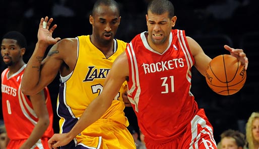 Lakers-Guard Kobe Bryant im Duell mit Rockets-Forward Shane Battier