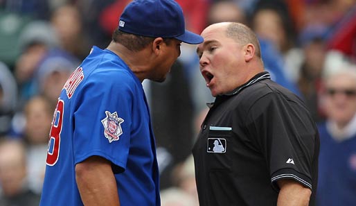 Cubs-Pitcher Carlos Zambrano "diskutiert" mit dem Schiedsrichter