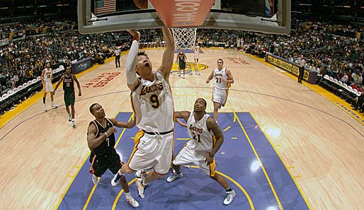 Sun Yue wechselt als Free Agent von den L.A. Lakers zu den New York Knicks