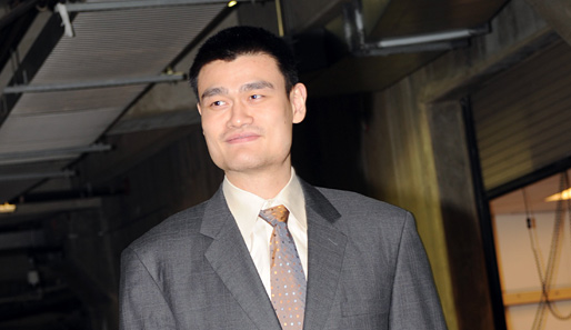 Vorerst nur in Zivil: Yao Ming fehlt den Rockets wegen eines Fußbruchs auf unbestimmte Zeit