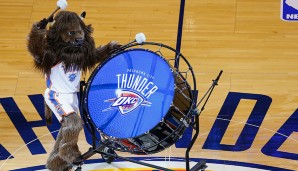 Rumble the Bison - OKC Thunder (NBA): Rumble heißt so, weil "Donner dieses Geräusch macht" - kein Scherz! Er bekam im Übrigen den Preis für das beste Maskottchen des Jahres 2009 beim NBA-Maskottchen-Meeting. Erneut: Kein Scherz