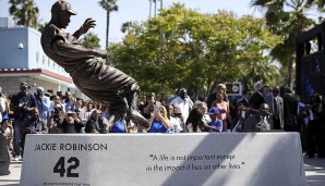 Zum 70. Mal jährte sich Jackie Robinsons Debüt in der MLB für die Brooklyn Dodgers. Er war der erste Afroamerikaner, der in der MLB spielte und damit die Barriere zum "weißen" Sport durchbrach
