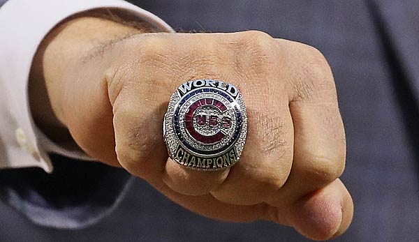 Ein erster Ring des World-Series-Gewinns der Chicago Cubs wird bei einer Auktion versteigert
