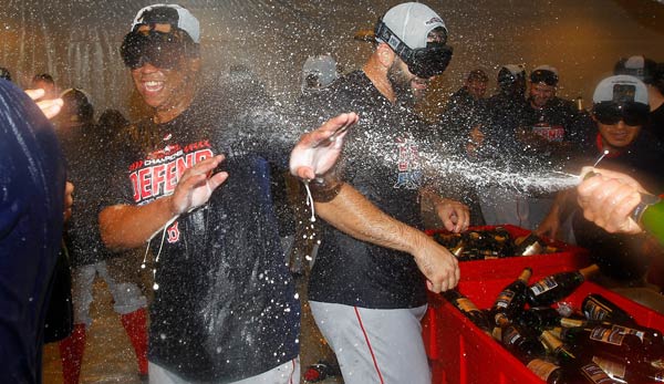 Die Boston Red Sox feierten den Erfolg in der Bronx ausgelassen.
