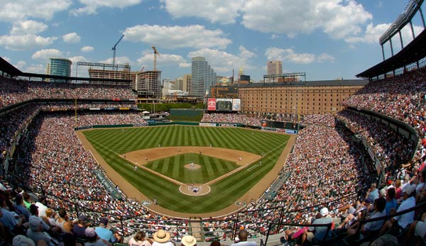 Camden Yards ist die Heimstätte der Baltimore Orioles.
