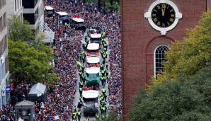 Paraden in Boston werden üblicherweise auf den sogenannten "Duck Boats" abgehalten, so auch dieses Mal. Und Paraden in Boston sind bekanntlich keine Seltenheit mit den all den erfolgreichen Teams aus allen großen Ligen ...