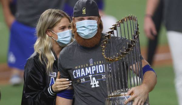 Justin Turner ignorierte einen positiven Coronatest und feierte den Gewinn der World Series mit den Los Angeles Dodgers auf dem Platz.