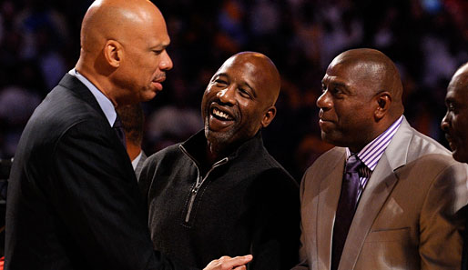 Kareem Abdul-Jabbar hier mit zwei weiteren Lakers-Legenden: James Worthy und Magic Johnson