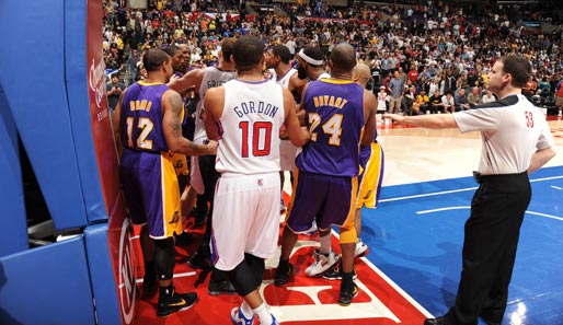 Nach dem letzten Rebound des Spiels ging es zwischen Clippers und Lakers zur Sache