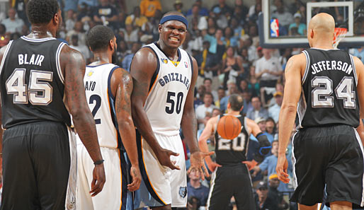 Zach Randolph (M.) führte die Memphis Grizzlies zum Sieg gegen die San Antonio Spurs